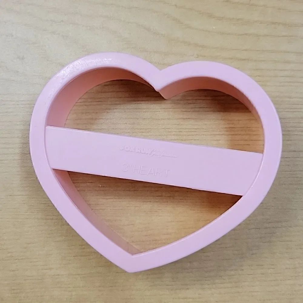 7 Wilton‎ & pamperd  chef Valentines Day cookie cutters